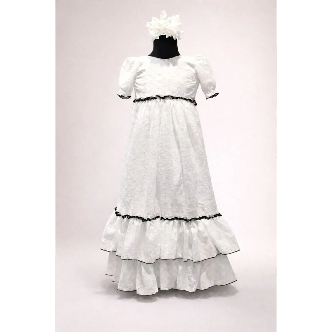 bata rociera modelo tulipán negro